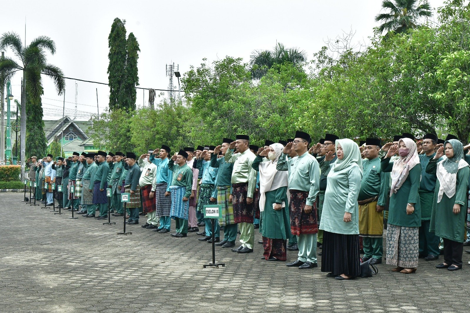 Pemkab Batang Hari Melaksanakan Upacara HUT Pancasila Di Halaman Kantor Bupati Batang Hari