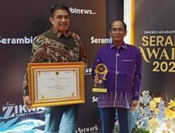 Pj Bupati Aceh Timur Terima Penghargaan Serambi Awards 2024