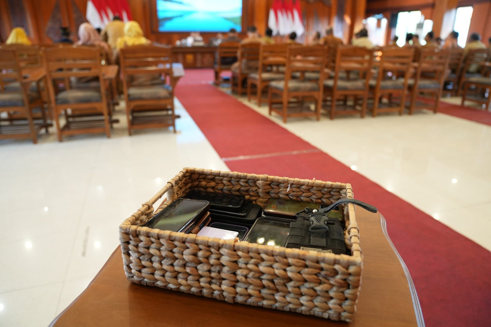 Saat Rapat, ASN Pemkot Mojokerto Wajib Letakkan Ponsel di Keranjang Khusus