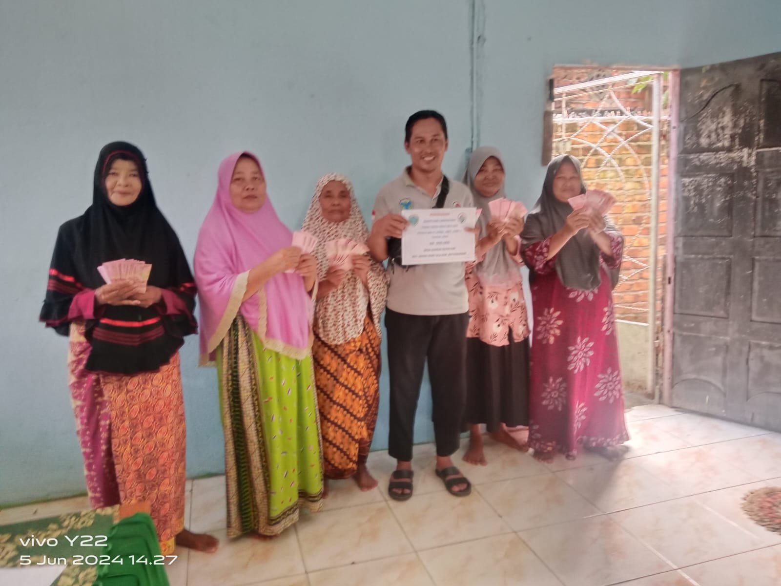 Pemdes Sungai Ruan Ilir Menyalurkan BLT DD Tahap II Tahun Anggaran 2024