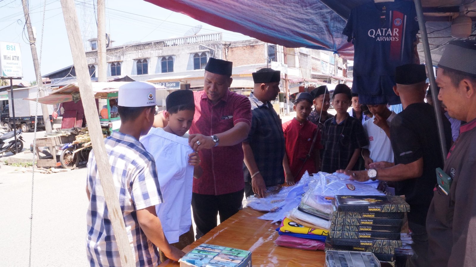 Haji Sulaiman Tole Bantu Seragam Sekolah Santri Korban Kebakaran Ponpes Dayah Al-Maimanah