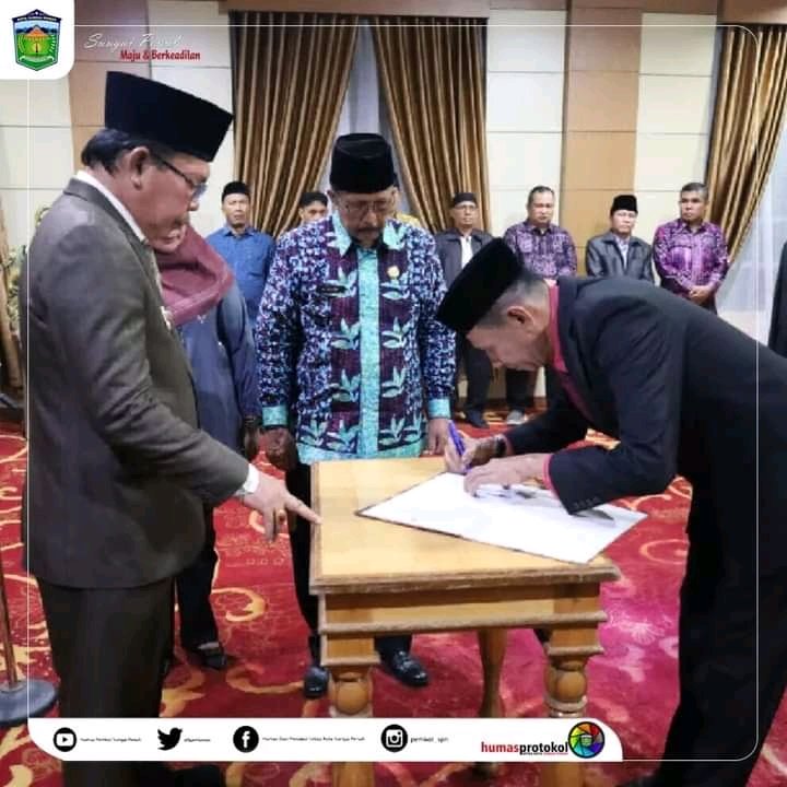Wali Kota Sungai Penuh Ahmadi Zubir melantik 7 orang Pejabat Eselon II/III dan Pengawas
