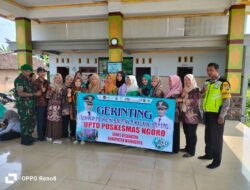 Deteksi Dini Stunting, Babinsa Koramil 0815/12 Ngoro Dampingi Layanan Posyandu