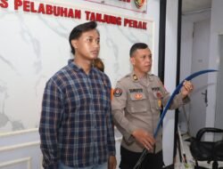 Polres Tanjungperak Amankan Ketua Gangster Durian Runtuh 23 Kedapatan Bawa Sajam