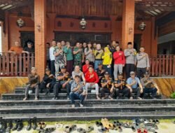 Komunikasi, Koordinasi dan Kolaborasi Polsek Dlanggu Bersama Tokoh Budaya Dalam Giat Jumat Curhat