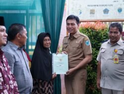 Bupati Batanghari Serahkan 58 Sertifikat, Secara Simbolis PTSL Tahun 2023