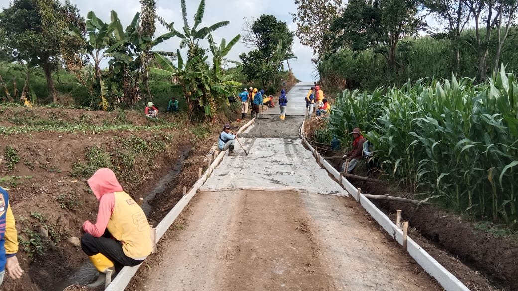 Dapat Pokir Rp 450 Juta, Pemdes Warugunung Rabat Beton JUT