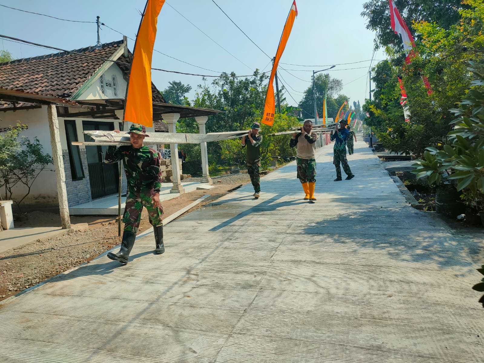 TMMD Reguler Ke-121 Mojokerto, Libur Akhir Pekan Satgas Terus Berkarya