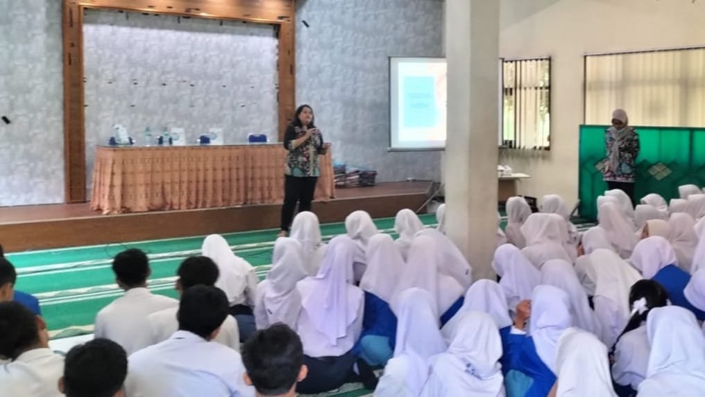 Sasaran Non Fisik TMMD Ke-121 Mojokerto, Sosialisasikan Gangguan Mata Hingga TBC di SMAN Gedeg