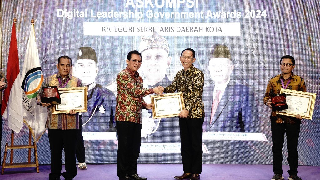 Sekda Kota Mojokerto Sabet Penghargaan Sekda Kota Terbaik ADLG Awards 2024