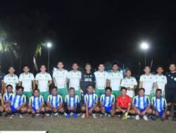 Jalin Silaturahmi, Bupati Fadhil Arief Luangkan Waktunya Ikut Main Sepak Bola Dengan Masyarakat