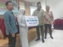 Pj Bupati Aceh Timur Serahkan Santunan Kematian BPJS Ketenagakerjaan