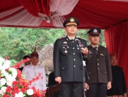Kapolres AKBP Rivanda Menjadi Inspektur Upacara Penurunan Bendera HUT ke 79 Kabupaten Tanggamus