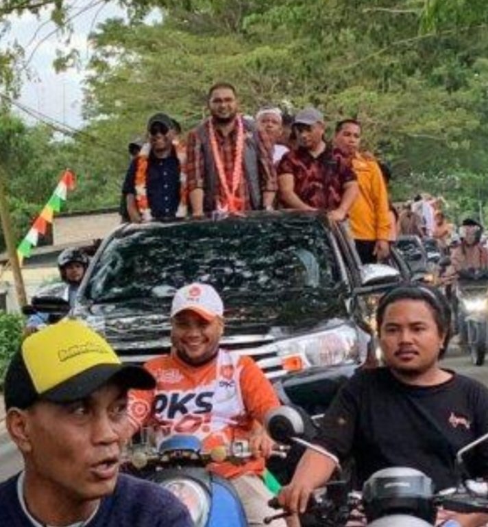 Cabup dan Cawabup Halsel Basaam-Helmi Belum Bayar Biaya Penyanyi Rp 1 Juta Rupiah