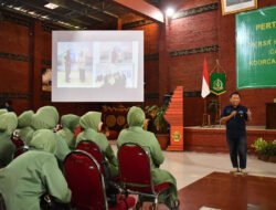 Bekali Kesehatan Keluarga, Persit KCK Cabang XXX Kodim 0815 Terima Sosialisasi Konsumsi Air Minum