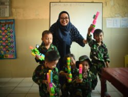 Ketua Persit KCK Cabang XXX Kunjungi TK Kartika