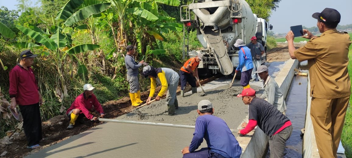 Pemdes Jabontegal Rabat Beton JUT dan Jalan Menuju Makam Dusun Jogodayoh