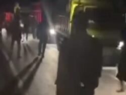 Warga Stop Angkutan Batu Bara Karena Mengganggu Aktivitas Acara Malam PHBI