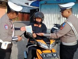 Ops Zebra Krakatau 2024, Sat Lantas Polres Tanggamus Bagikan Pamflet