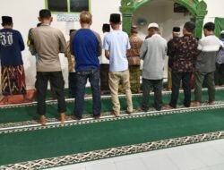 Polsek Metro Kibang Rutin Laksanakan Sholat Subuh Berjamaah di Mushola Al Furqon Desa Margototo