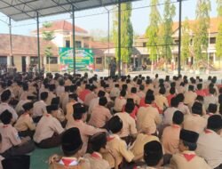 Tanamkan Kedisiplinan, Koramil 0815/07 Jetis Bekali Wasbang Siswa MTs Darul Ulum
