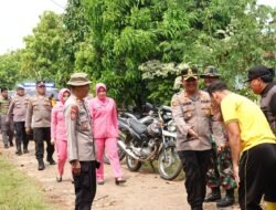 Kapolres Lampung Tengah Peduli,Beri Bantuan Warga Terdampak Angin Puting Beliung