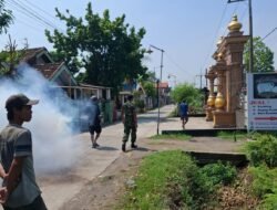 Antisipasi DBD, Babinsa Penompo Koramil Jetis Bareng Nakes Ajak Warga Jaga Kebersihan Lingkungan