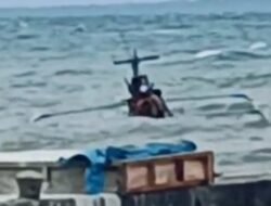 Gerak Cepat Satpolairud Polres Tanggamus Identifikasi Kecelakaan Laut di Teluk Semaka Hasilkan Seluruh Penumpang dan ABK Selamat