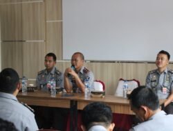 Kalapas Kelas IIB KotaAgung Ingatkan Untuk Meningkatkan Kewaspadaan Jelang Nataru 2025 Dalam Rapat Dinas Pegawai