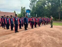 Bentuk Karakter Generasi Muda, Babinsa Koramil 0815/12 Tanamkan Kedisiplinan Siswa SMPN 1 Ngoro