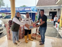 Kepala Desa Brangkal dan M. Agus Fauzan DPRD Kabupaten Mojokerto Tinjau Banjir