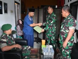 Kuatkan Moril, Dandim 0815/Mojokerto Sambangi Personel Sakit & Korban Bencal Hingga Salurkan Sedekah Prajurit