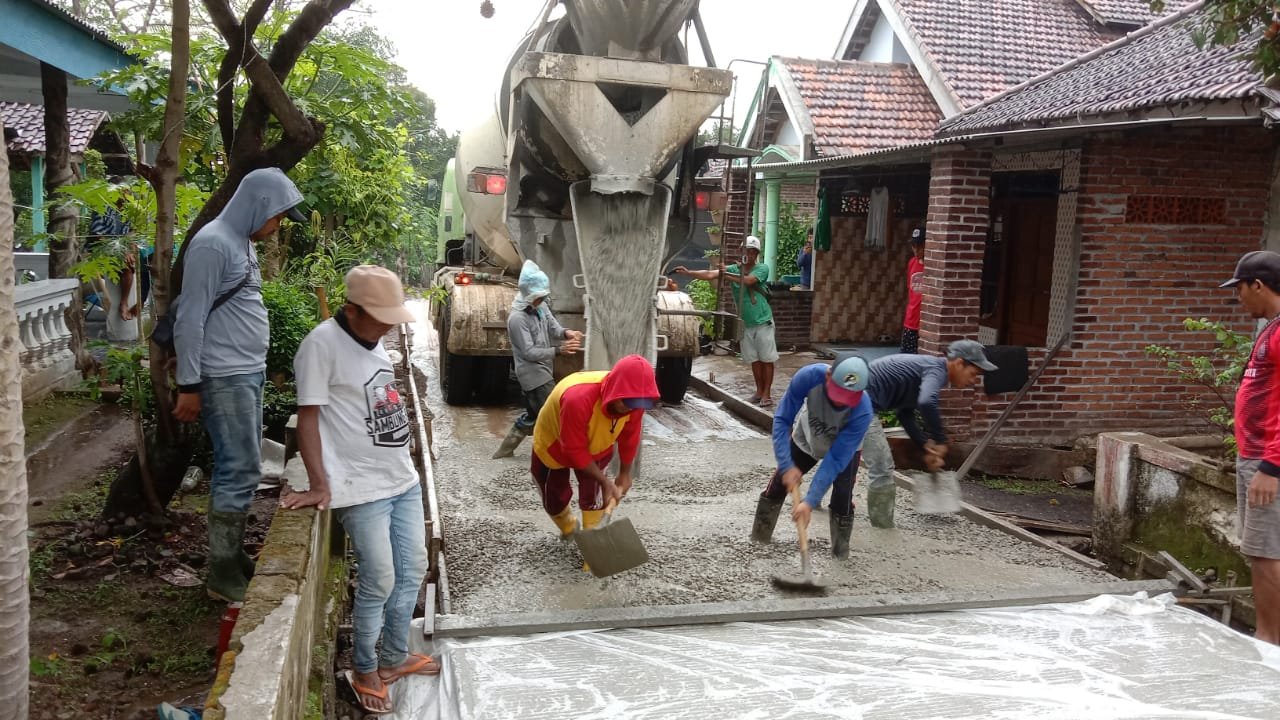 Dapat BK Desa Rp 444 Juta, Pemdes Kebontunggul Rabat Beton Jalan di Dusun Kudur dan Dusun Jemanik