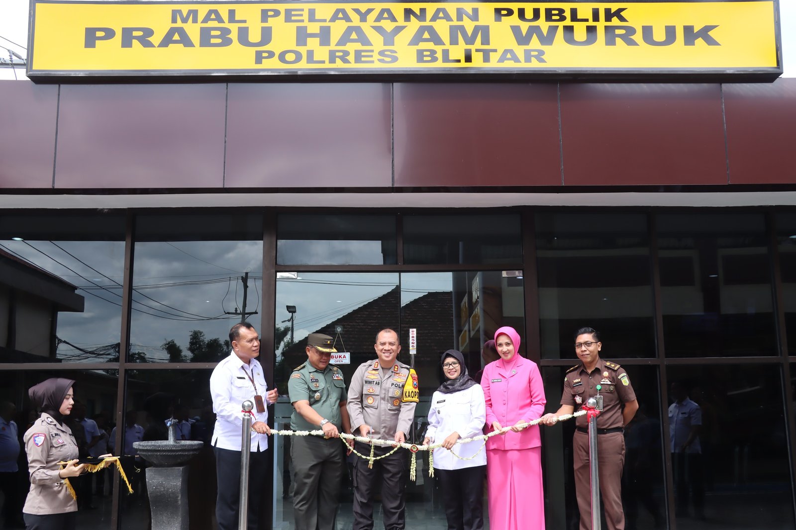 Kapolres Blitar Bersama Bupati Resmikan Mal Pelayanan Publik "Prabu Hayam Wuruk"