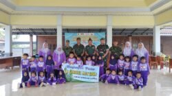 Kenal Lebih Dekat Profesi Militer, Siswa KB Sabilul Muttaqin Bermain Bersama Prajurit TNI