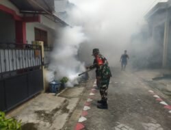 Fogging di Desa Brangkal, Danramil 0815/03 Sooko : Langkah Penting Cegah DBD