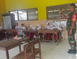 Babinsa Pos Ramil Mojoanyar Kenalkan Metode Gasing Pembelajaran Matematika di SDN Sumberjati I