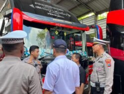 Kasat Lantas Polres Mojokerto Inspeksi Kendaraan Umum PO Djoko Kendil