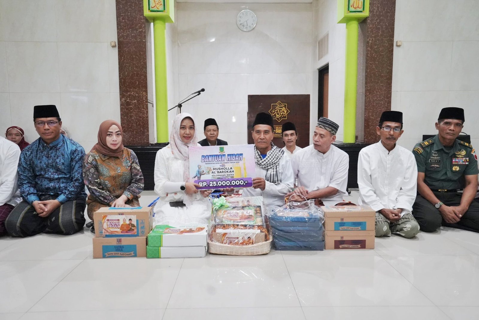 Wali Kota Ning Ita Salurkan Danah Hibah Rp 25 Juta untuk Musala Al-Barokah