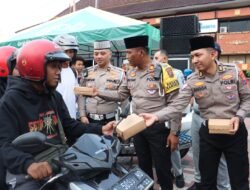 Polres Mojokerto Kota Bersama Sobat Lantas Mojokerto Kota Bagikan 500 Takjil