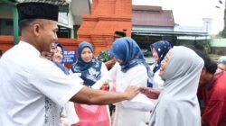 Program Sedekah Prajurit Kodim 0815/Mojokerto, Bagikan 200 Paket Takjil untuk Warga