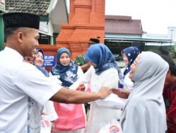 Program Sedekah Prajurit Kodim 0815/Mojokerto, Bagikan 200 Paket Takjil untuk Warga