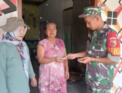 Cegah PMK, Babinsa Koramil 0815/06 Kemlagi Dampingi Vaksinasi dan Pengobatan Ternak