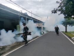 Cegah Warga Terjangkit DBD, Bati Tuud Koramil 0815/01 Pralon Inisiasi Fogging di Asrama Korem 082/CPYJ
