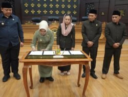 Wali Kota Mojokerto, Hadiri Rapat Paripurna Pengambilan Keputusan DPRD Atas LKPJ Kepala Daerah Akhir Tahun 2024