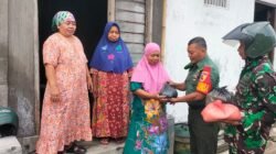 Jelang Idul Fitri, Koramil 0815/06 Kemlagi Bagikan Zakat Fitrah Warga Kurang Mampu