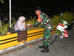 Sahur On The Road, Kodim 0815/Mojokerto Bagikan 100 Paket Makanan