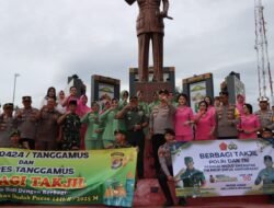 Polres Tanggamus Dan Kodim 0424/TGM Bagikan Takjil Serta Gelar Baksos Di Masjid