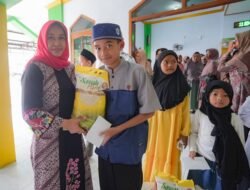 Ning Ita dan Muslimat Berikan Santunan Bagi Yatim dan Dhuafa