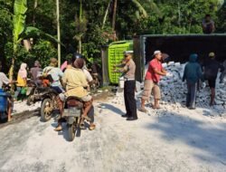 Satlantas Polres Tanggamus Lakukan Evakuasi dan Rekayasa Lalin Di Tanjakan Sedayu..!!